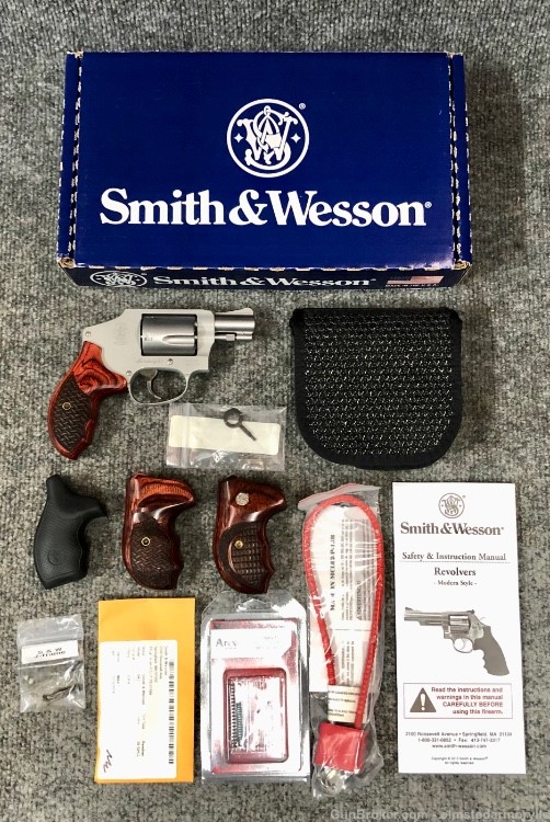 Smith & Wesson 642 -1 Airweight 38 special mint with 4 sets of grips, box-img-0