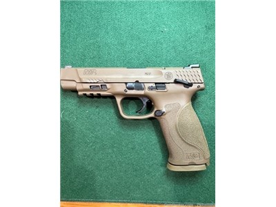Smith and Wesson M&P9 M2.0 FDE