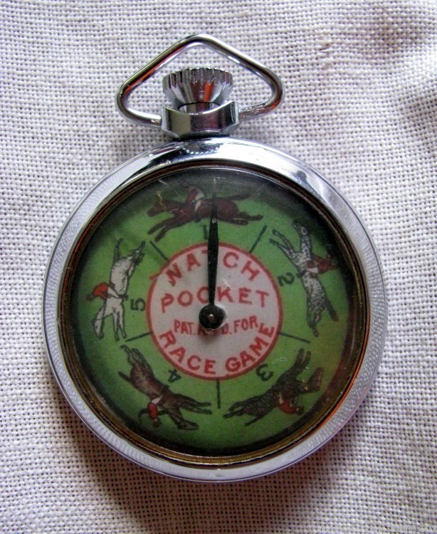 VINTAGE POCKET WATCH SIZE HORSE RACE RACING MECHANICAL GAMBLING DEVICE  -img-1