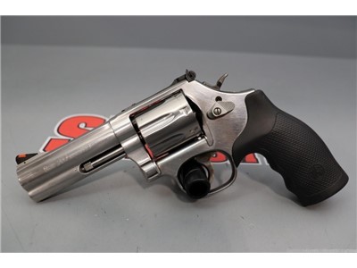 Smith & Wesson Model 686-6 (7-Shot) .357 Mag 4" w/Box