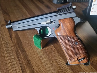 Rare 1971 Swiss SIG P210-5 Semi Auto 9mm long barrel target pistol..