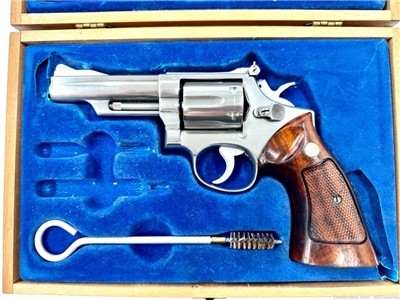 Smith & Wesson Combat Magnum 66 - 357 Magnum - NO DASH - Presentation Box