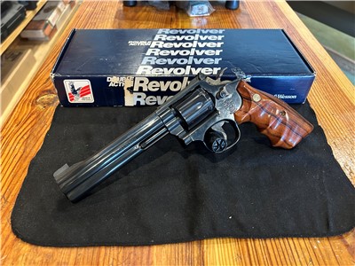 Smith and Wesson Model 16-4 32 Magnum with Box