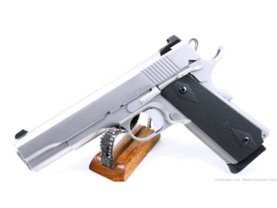 DAN WESSON VALOR 1911 STAINLESS STEEL EXCELLENT CONDITION W/ CASE, 2 MAGS