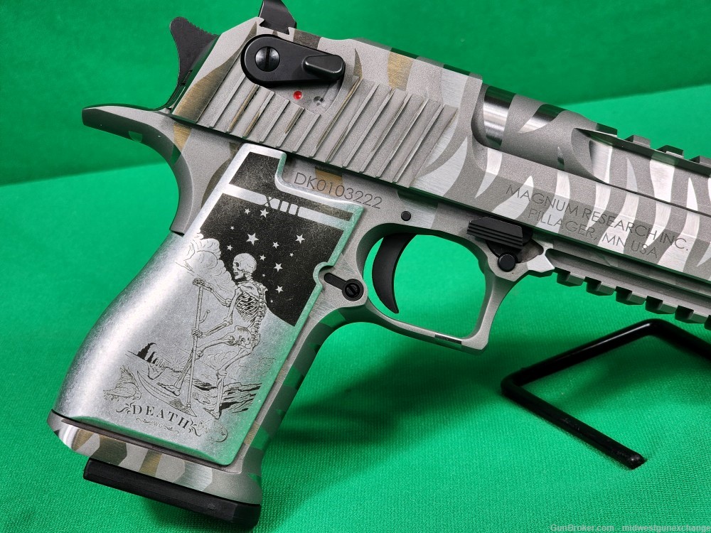 MAGNUM RESEARCH DESERT EAGLE STAINLESS WHITE TIGER STRIPE .50AE MRI DE50WTS-img-9