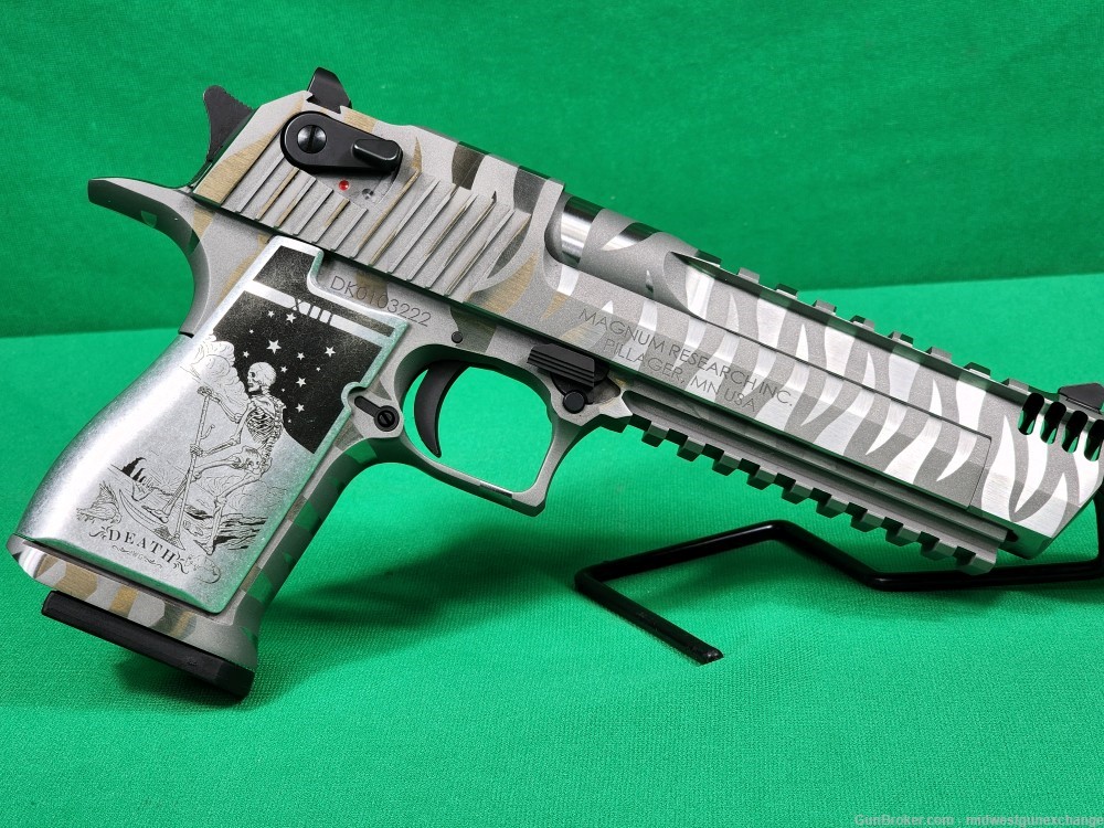 MAGNUM RESEARCH DESERT EAGLE STAINLESS WHITE TIGER STRIPE .50AE MRI DE50WTS-img-2