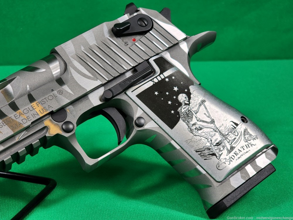 MAGNUM RESEARCH DESERT EAGLE STAINLESS WHITE TIGER STRIPE .50AE MRI DE50WTS-img-7