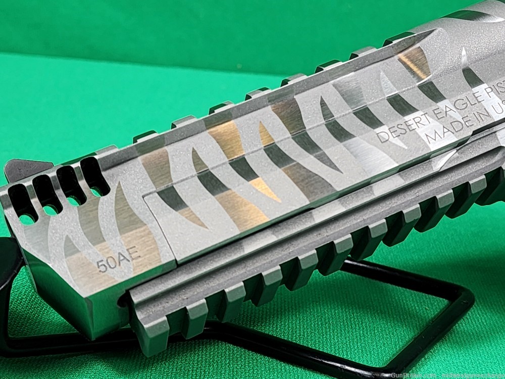 MAGNUM RESEARCH DESERT EAGLE STAINLESS WHITE TIGER STRIPE .50AE MRI DE50WTS-img-5