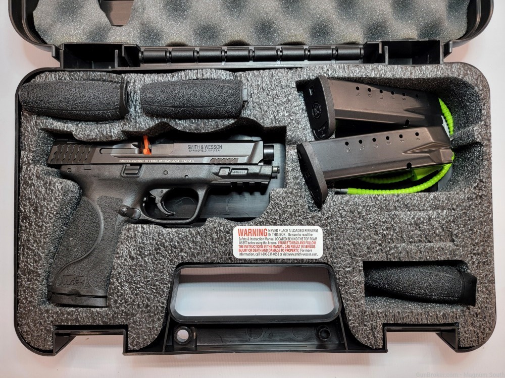 Smith & Wesson M&P40 M2.0. Box, 3 magazines, grips.-img-7