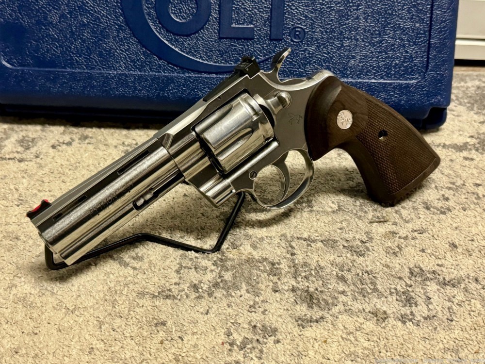 Colt Python, 4.25" bbl, 357 Mag/38 Spl, 6-round, SA/DA, lightly used!-img-1