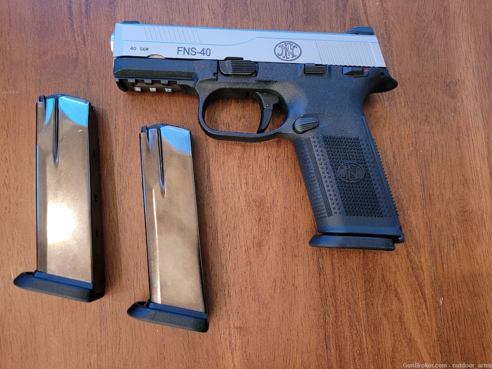 FNH FNS-40 in 40S&W w/ 3 Mags - EXCELLENT CONDITION - Semi Auto Pistols ...