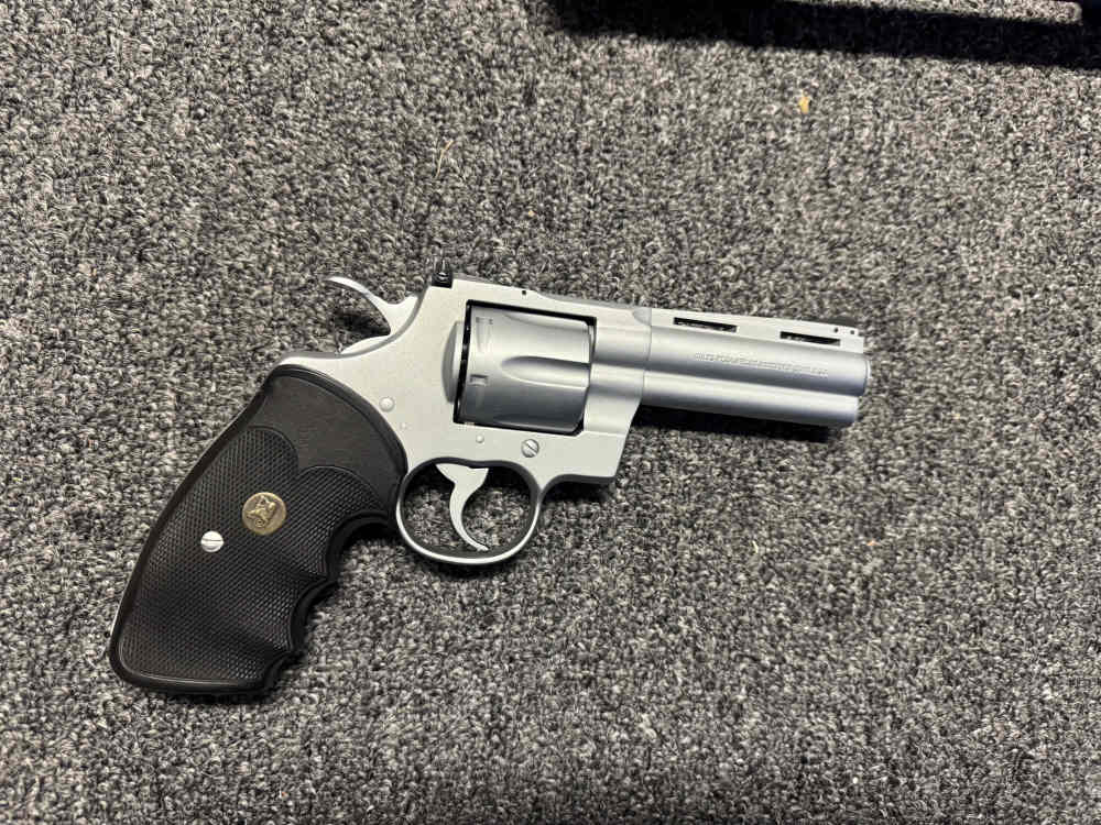 Colt python 4 inch 1979 357 revolver hard chrome classic - Revolvers at ...