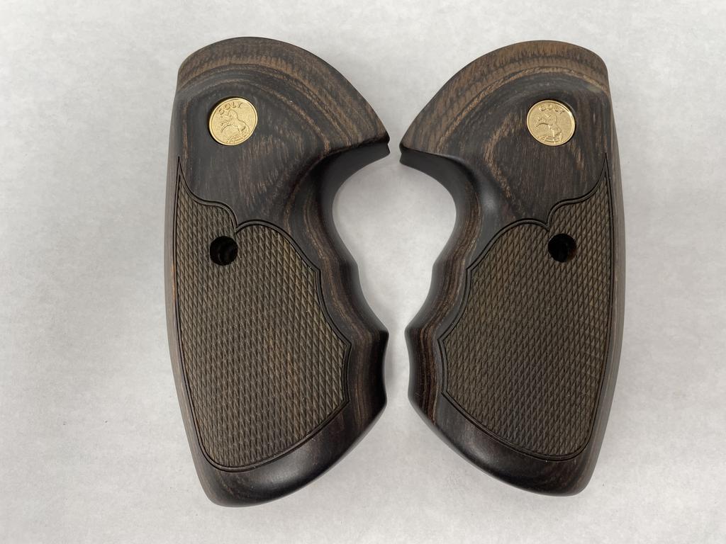 Altamont Wood Grips - Colt Python Super Walnut Checkered LIC - Pistol ...