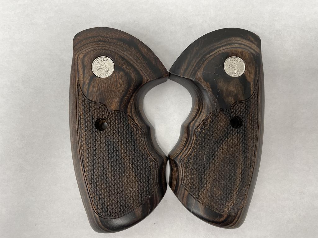 Altamont Wood Grips - Colt Python Super Walnut Checkered LIC - Pistol ...