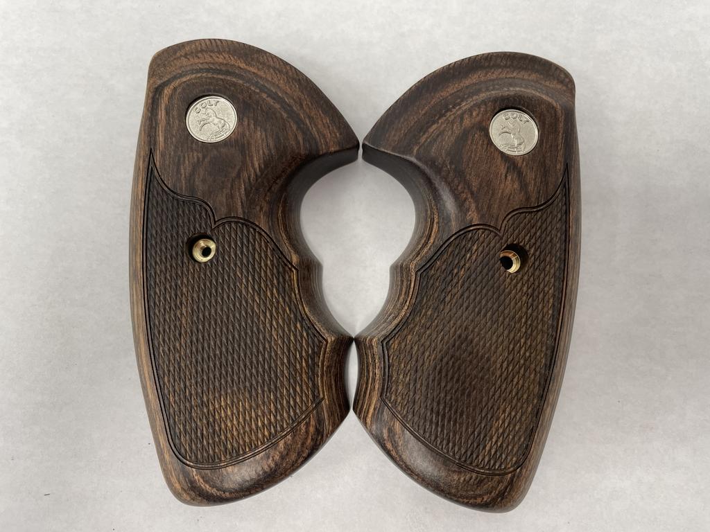 Altamont Wood Grips - Colt Python Super Walnut Checkered LIC - Pistol ...