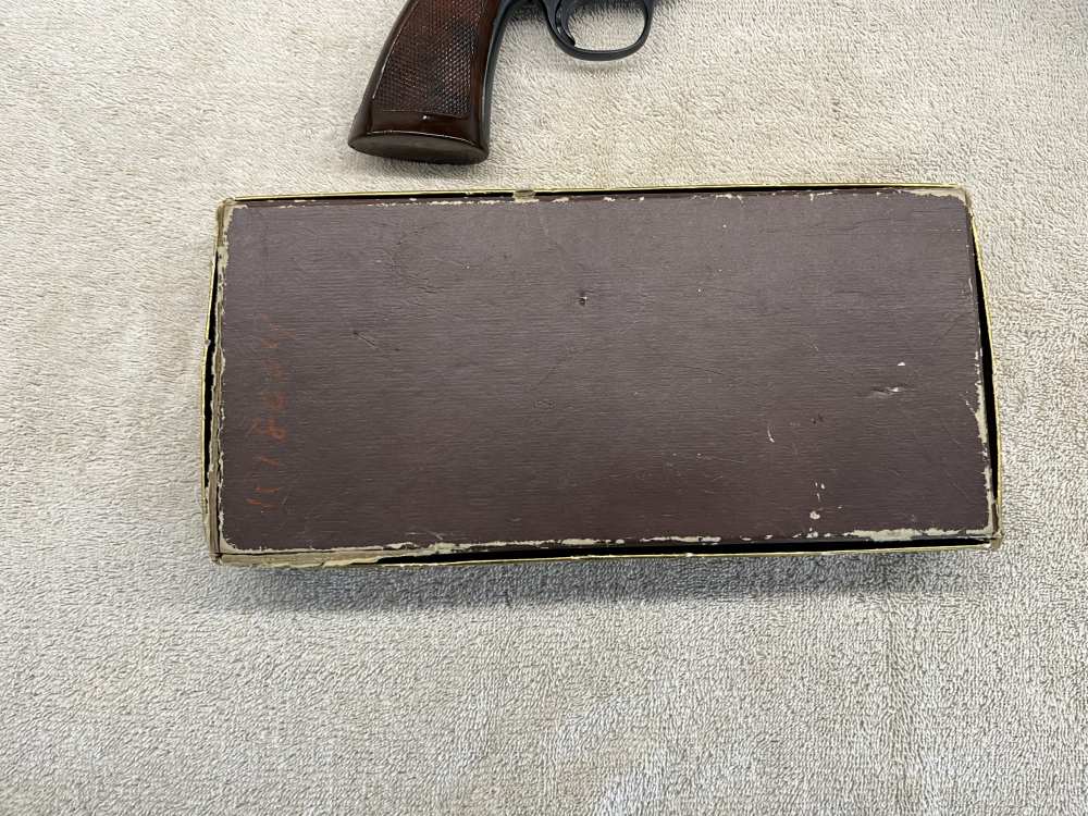 Harrington and Richardson Model 922 in original box-img-35