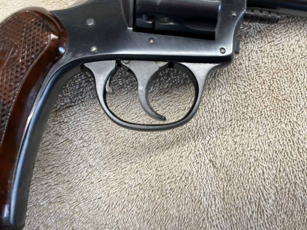 Harrington and Richardson Model 922 in original box-img-10