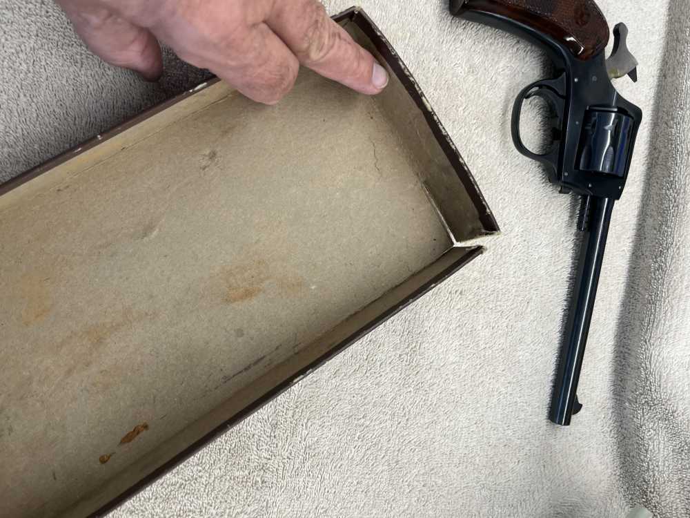 Harrington and Richardson Model 922 in original box-img-37
