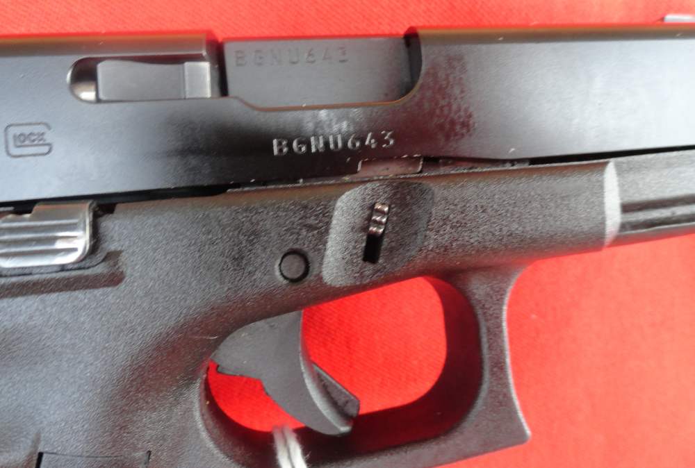 Glock 19 Gen.5 9mm (9X19) THREE Magazines, Excellent, In Case, LEO Trade-In-img-7