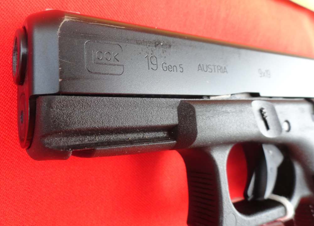Glock 19 Gen.5 9mm (9X19) THREE Magazines, Excellent, In Case, LEO Trade-In-img-2