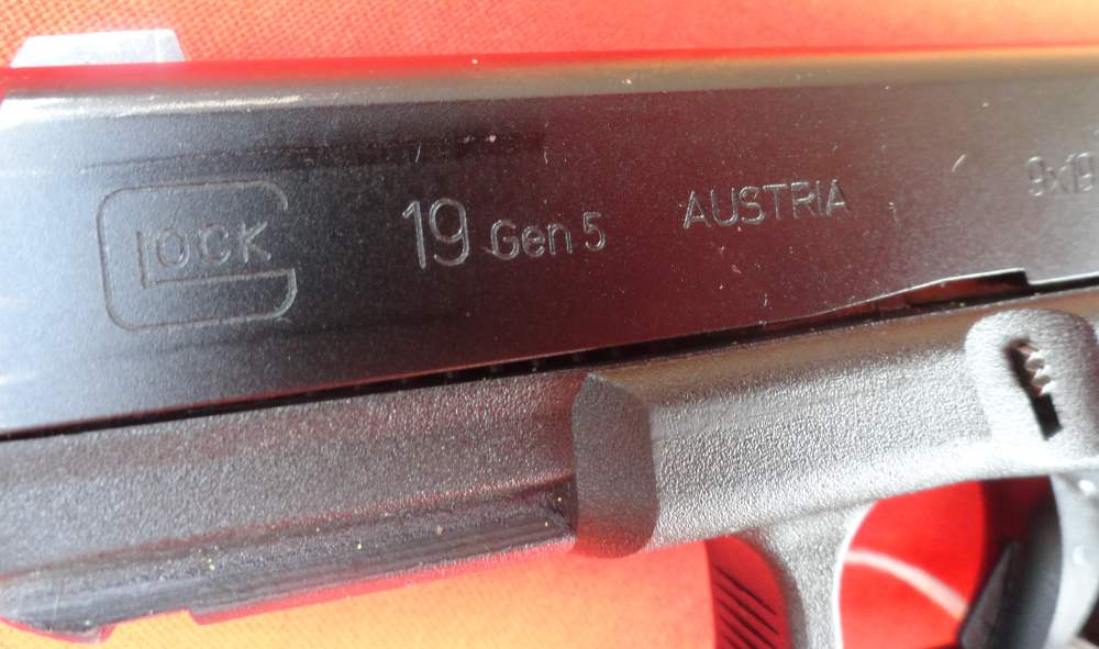 Glock 19 Gen.5 9mm (9X19) THREE Magazines, Excellent, In Case, LEO Trade-In-img-5