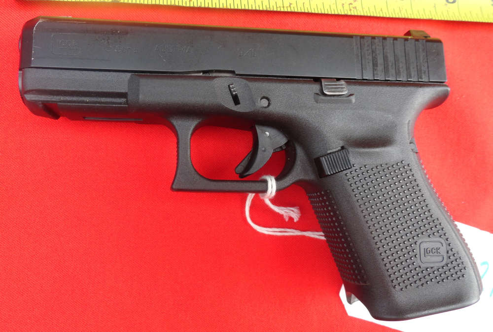 Glock 19 Gen.5 9mm (9X19) THREE Magazines, Excellent, In Case, LEO Trade-In-img-1