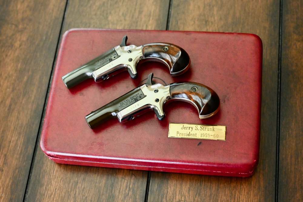 1960 Colt Derringer Set .22 Short Consecutive #'s MINT in Case! NO RESERVE!-img-2