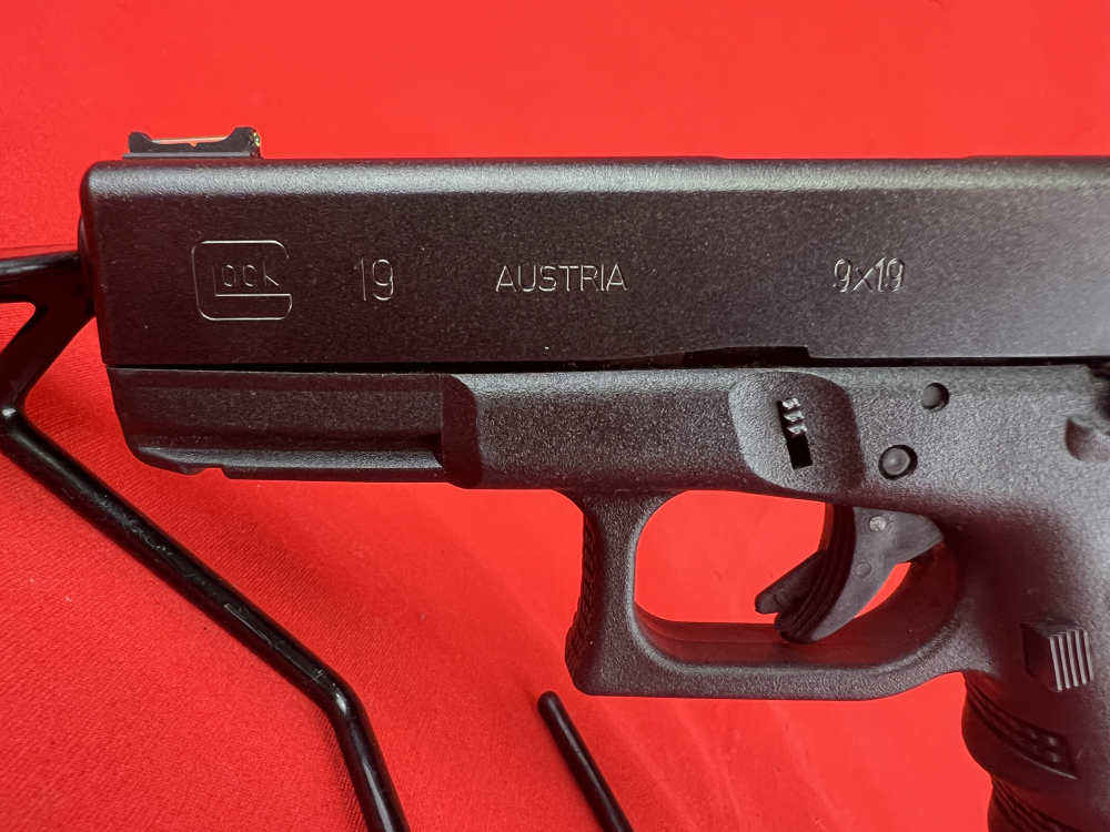 Glock 19 Gen 3, 9mm Semi Auto Pistol, Upgraded Sights-img-2