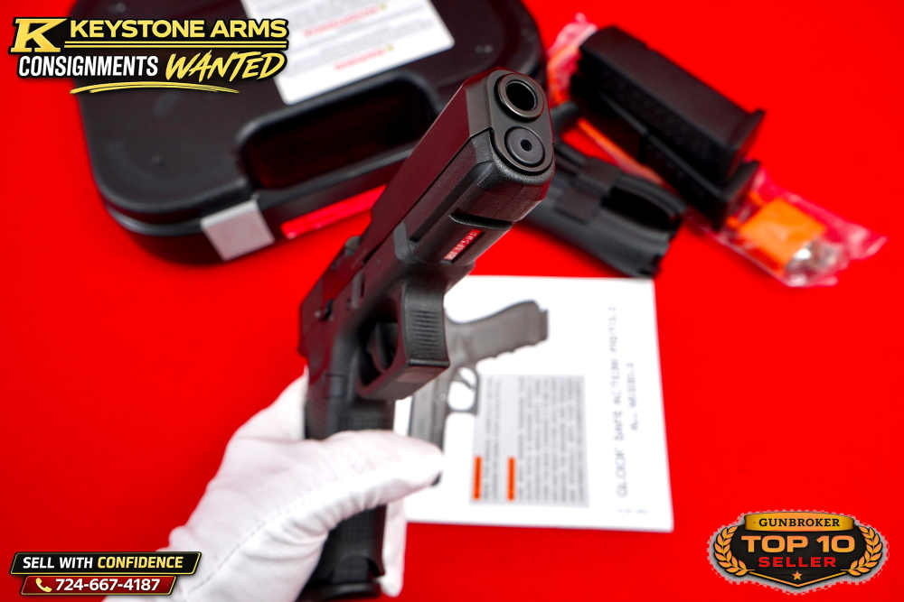 Very Rare Glock 17M AMGLO 9mm Original Case Like New-img-19
