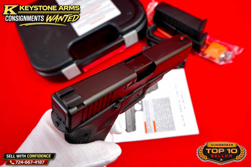 Very Rare Glock 17M AMGLO 9mm Original Case Like New-img-13