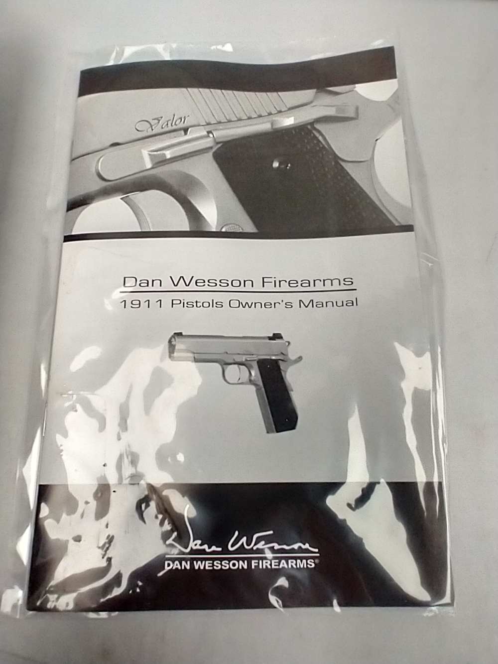 CZ Dan Wesson Guardian 9mm Bobtail Commander 9+1 LNIB-img-18