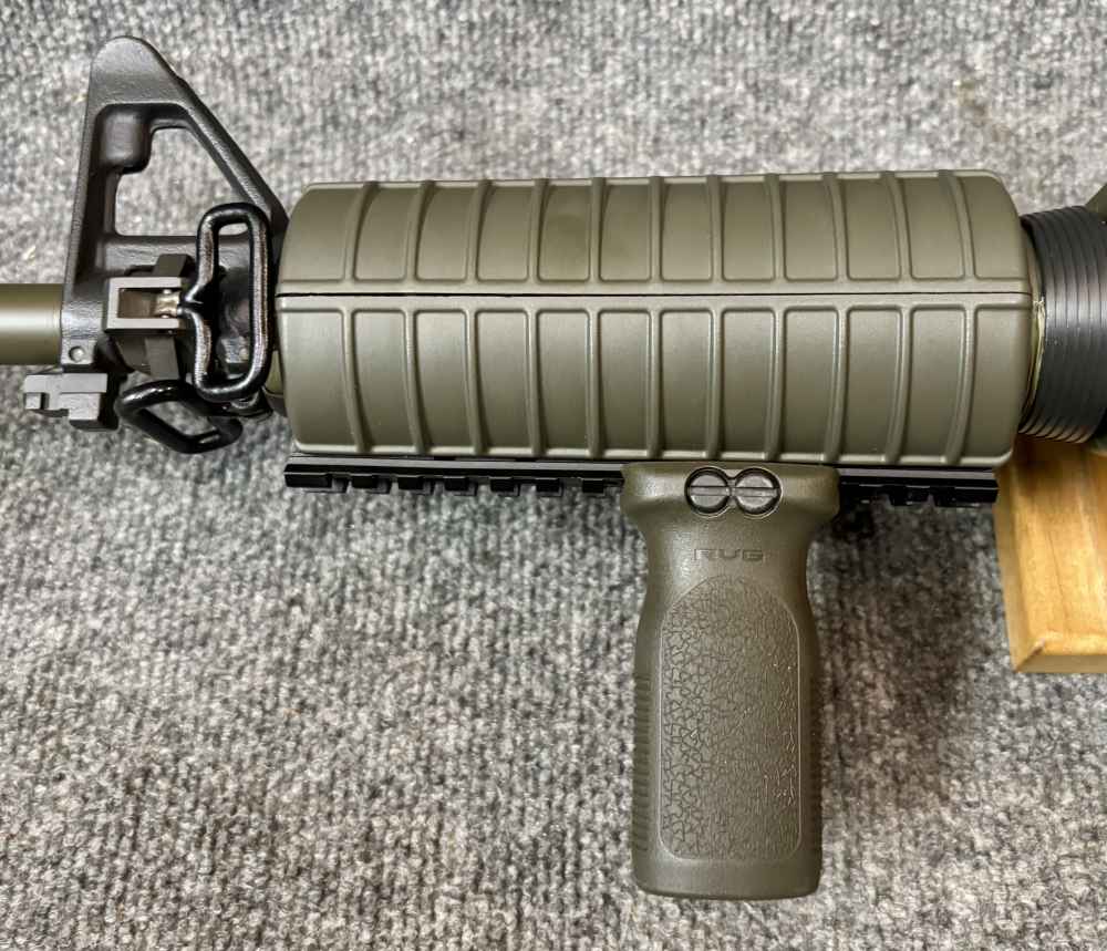 AR-15 ArmaLite Eagle Arms M-15 M4 Carbine 5.56 EO Tech carry handle mags-img-9