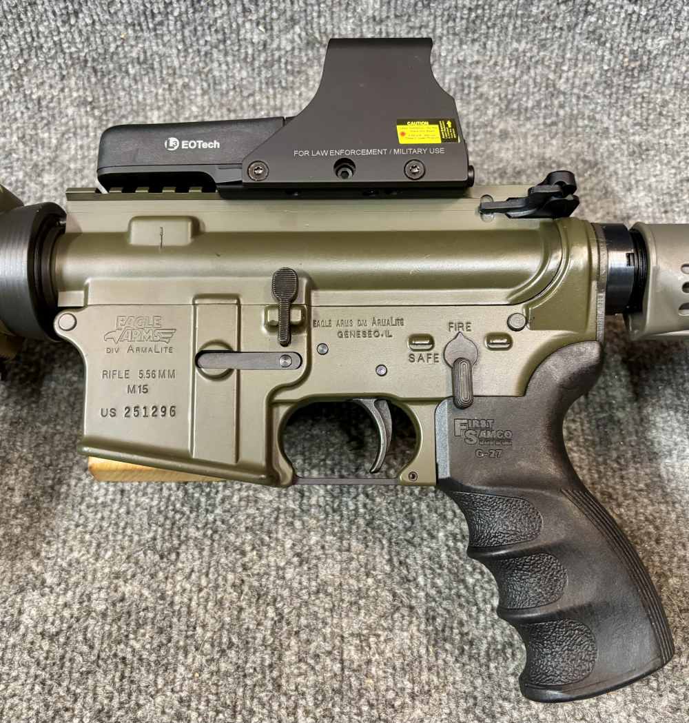 AR-15 ArmaLite Eagle Arms M-15 M4 Carbine 5.56 EO Tech carry handle mags-img-8