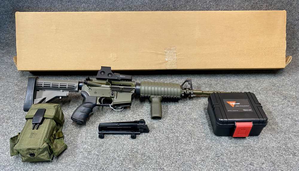 AR-15 ArmaLite Eagle Arms M-15 M4 Carbine 5.56 EO Tech carry handle mags-img-0