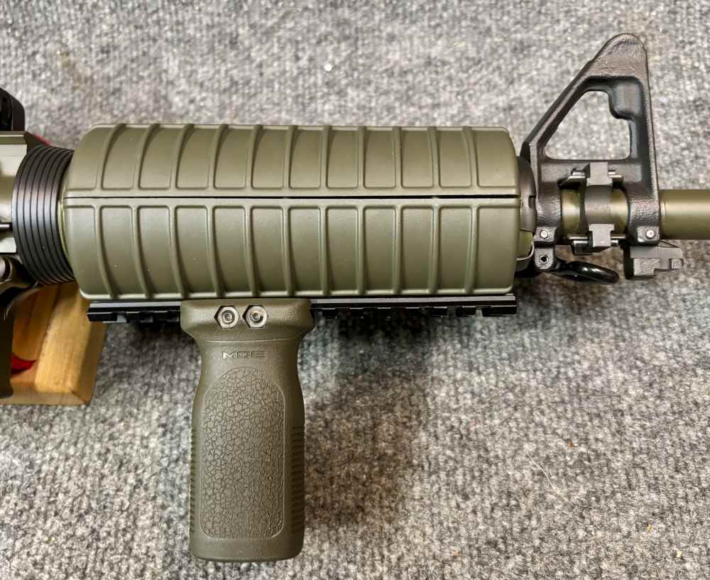 AR-15 ArmaLite Eagle Arms M-15 M4 Carbine 5.56 EO Tech carry handle mags-img-4
