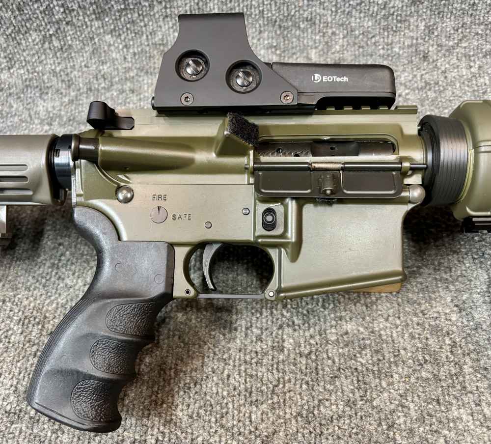 AR-15 ArmaLite Eagle Arms M-15 M4 Carbine 5.56 EO Tech carry handle mags-img-3