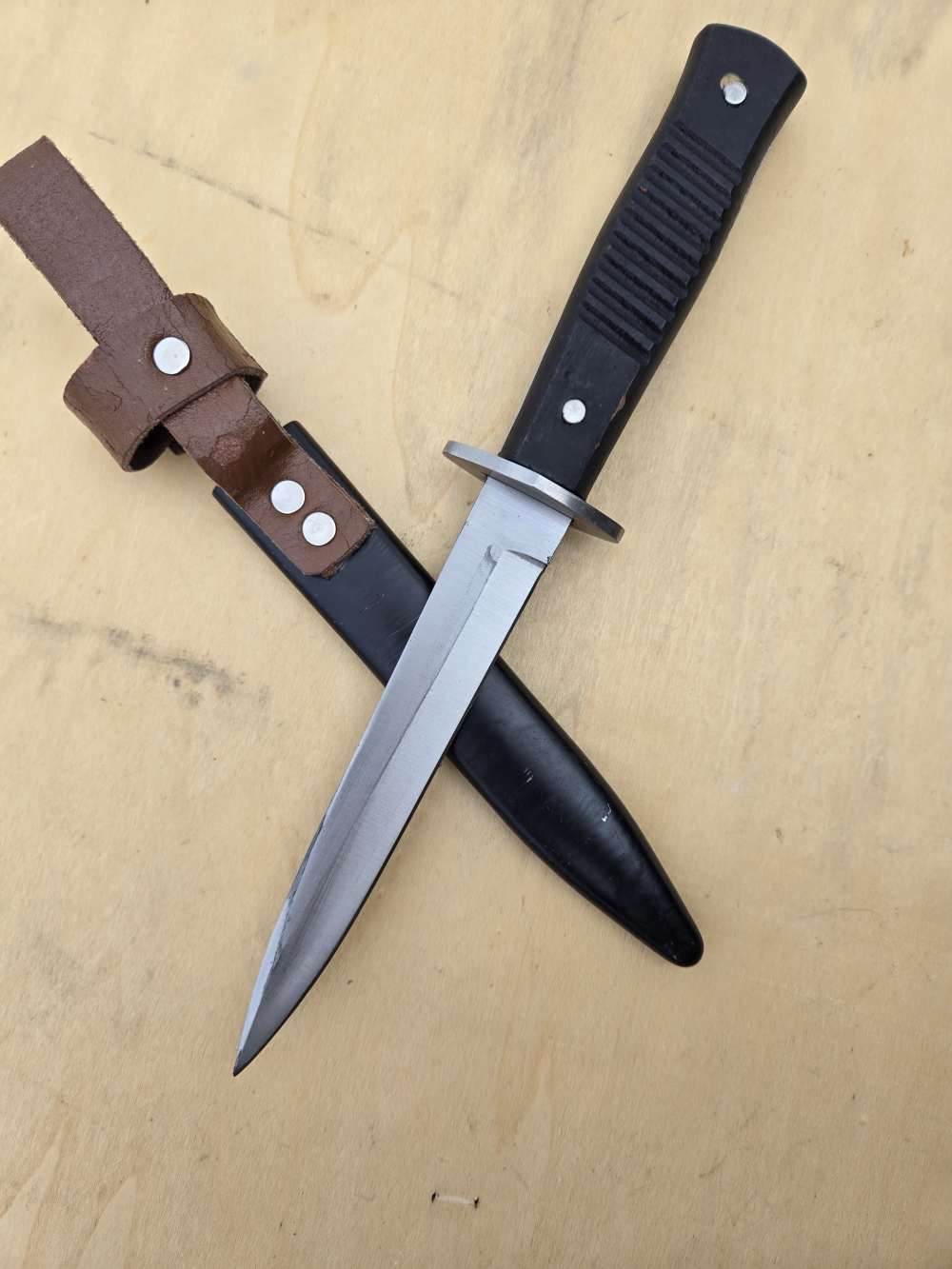 WW1 or WW2 German trench knife for reenactment or??-img-1
