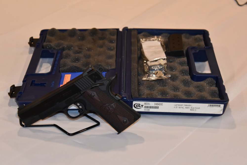 Colt Lightweight Commander .45 ACP, 4.25", blue alloy frame G10 grips, 8+1-img-5
