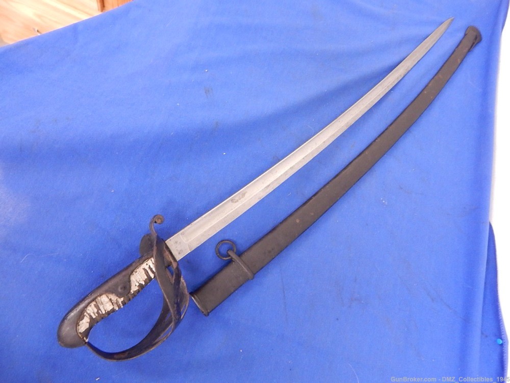 1860s-1910s Japanese Type 8 Cavalry Troopers Sword w/ Scabbard-img-0