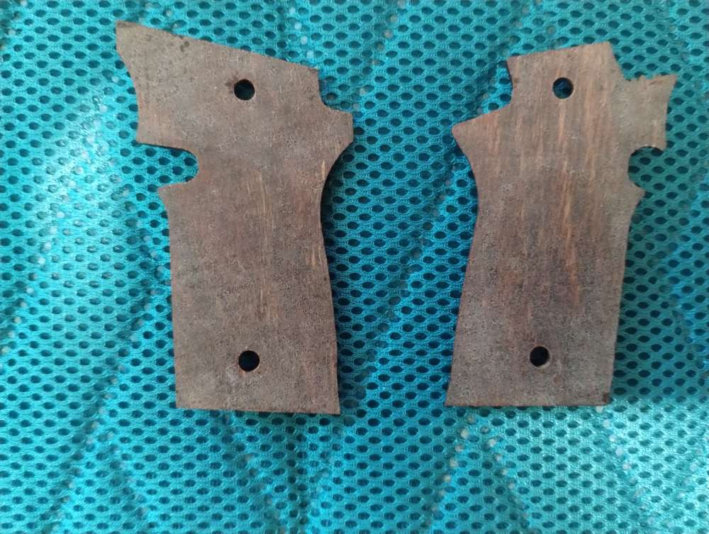 Colt Mustang Walnut Grips, new..-img-2