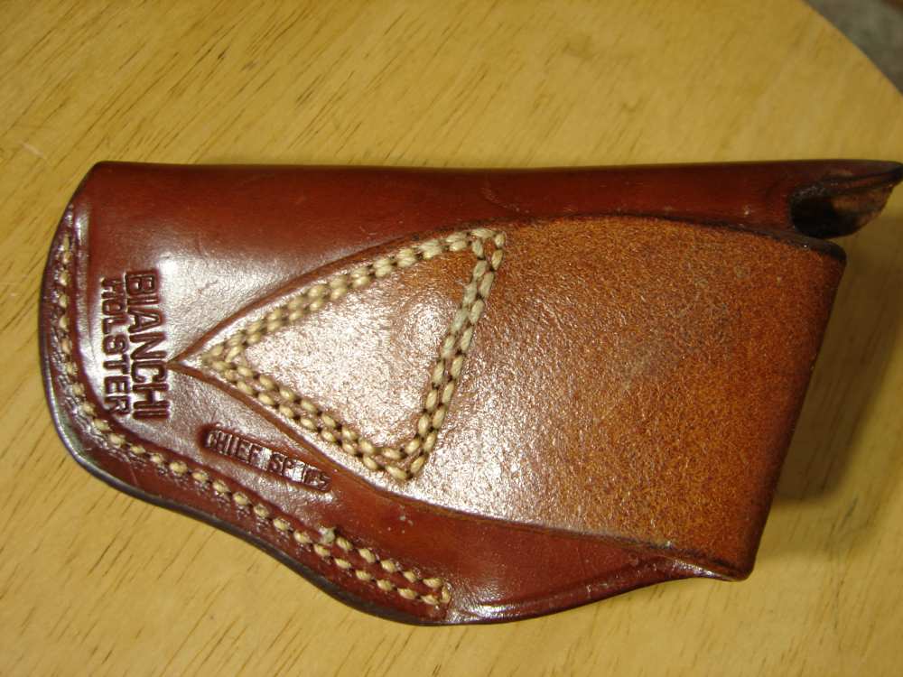 S&W J FRAME HOLSTER BY BIANCHI RT HAND UP TO 2" CENTENIAL AND BODY GUARD-img-1