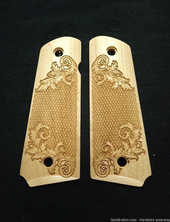 -Maple Floral Checkered 1911 Grips (Full Size)-img-0