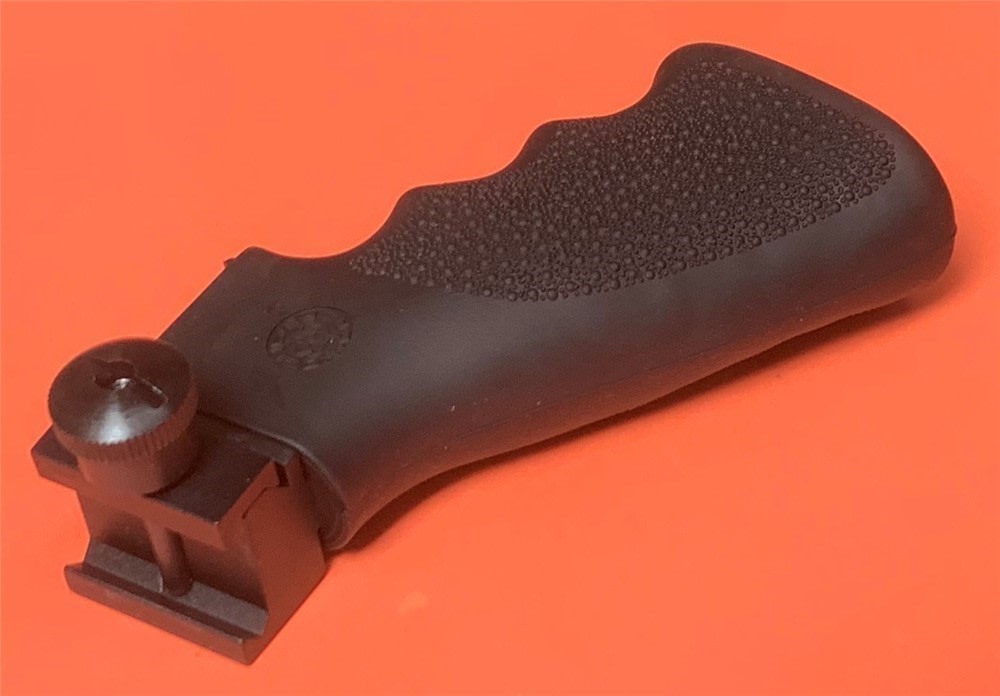 1913 Vertical Adapter with HOGUE Rubber Grip BLACK-img-1