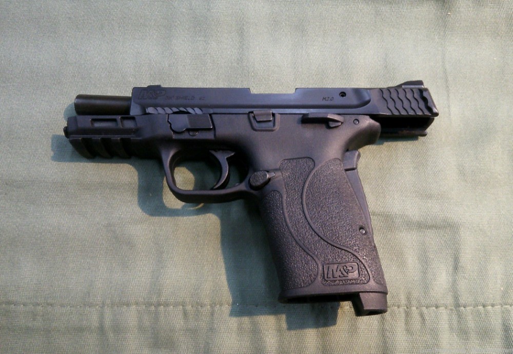 Smith & Wesson Shield EZ .380ACP Semi Auto Pistol-img-2