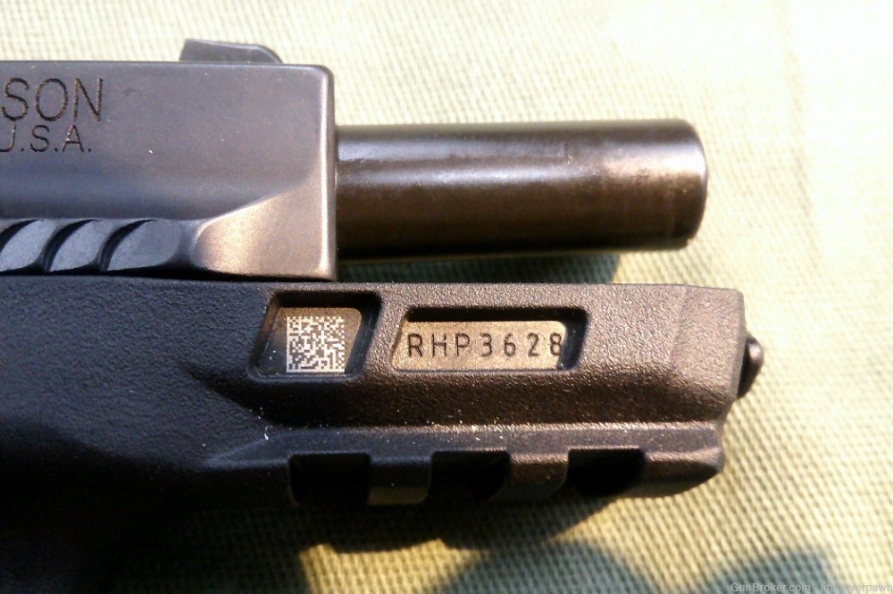 Smith & Wesson Shield EZ .380ACP Semi Auto Pistol-img-4