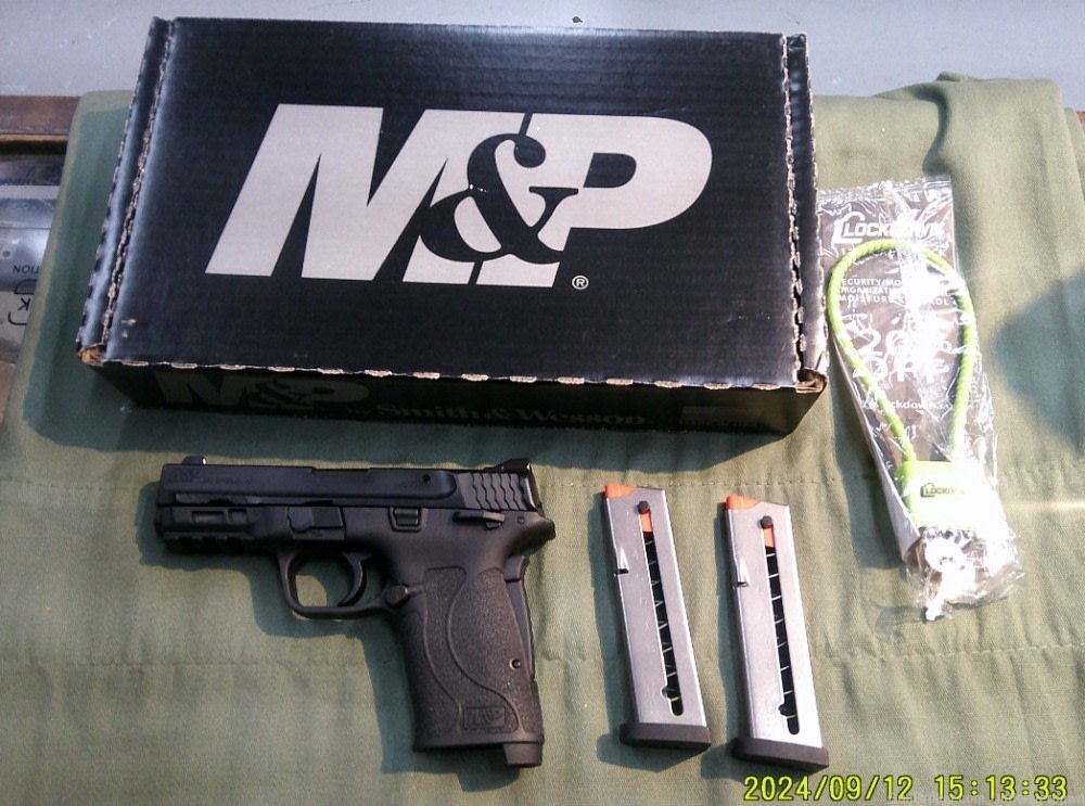 Smith & Wesson Shield EZ .380ACP Semi Auto Pistol-img-0