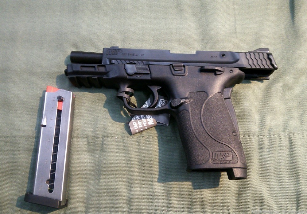 Smith & Wesson Shield EZ .380ACP Semi Auto Pistol-img-3