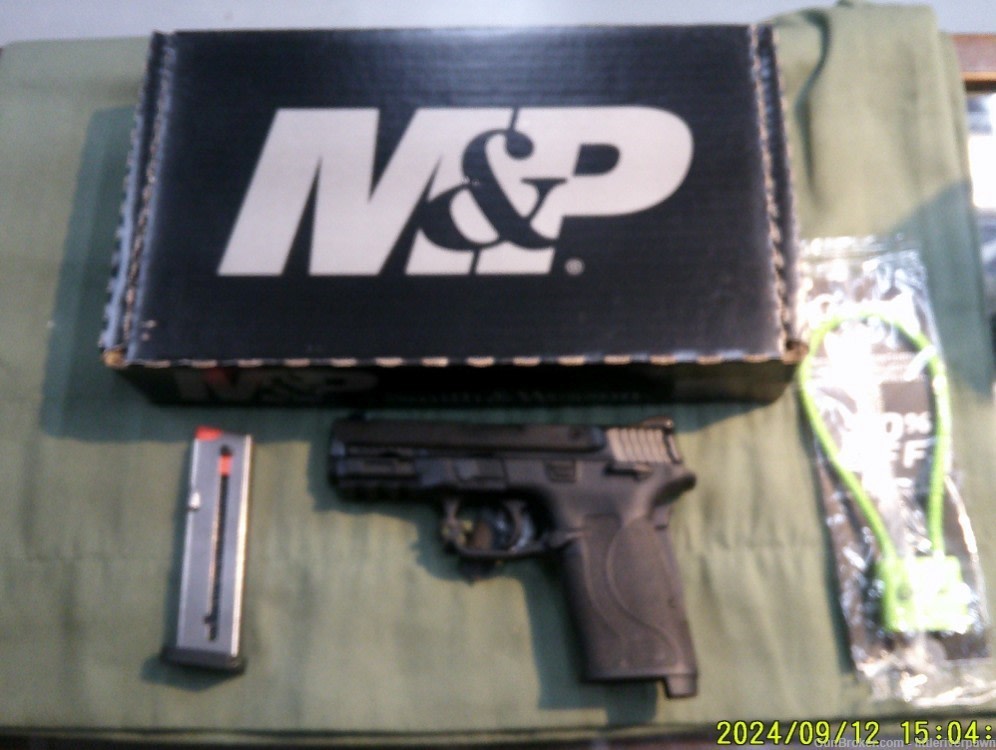 Smith & Wesson Shield EZ .380ACP Semi Auto Pistol-img-0