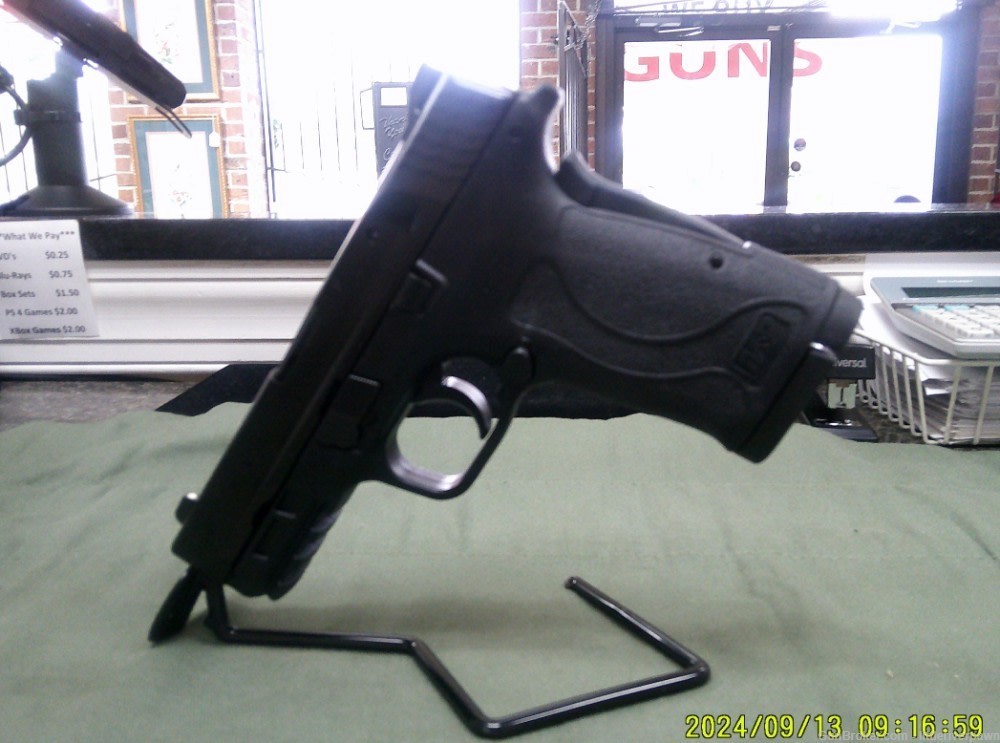 Smith & Wesson Shield EZ .380ACP Semi Auto Pistol-img-4