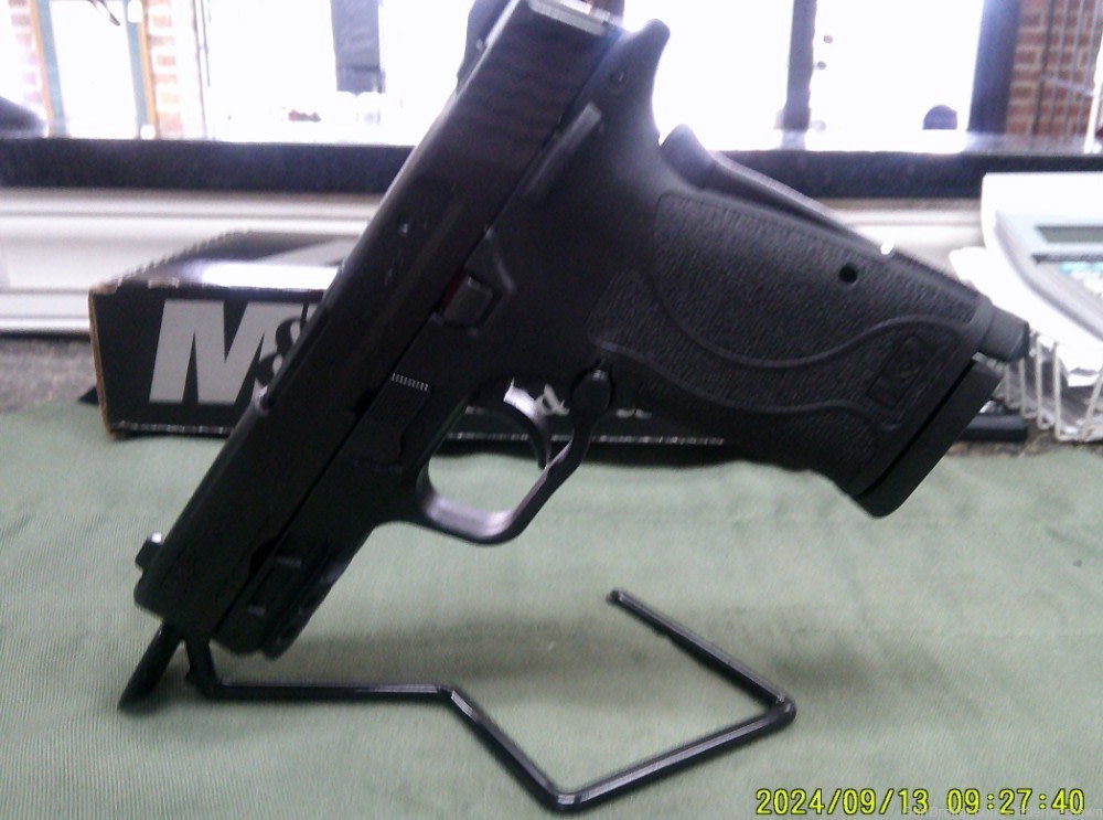 Smith & Wesson M&P2 Shield EZ 9mm Semi Auto Pistol-img-4